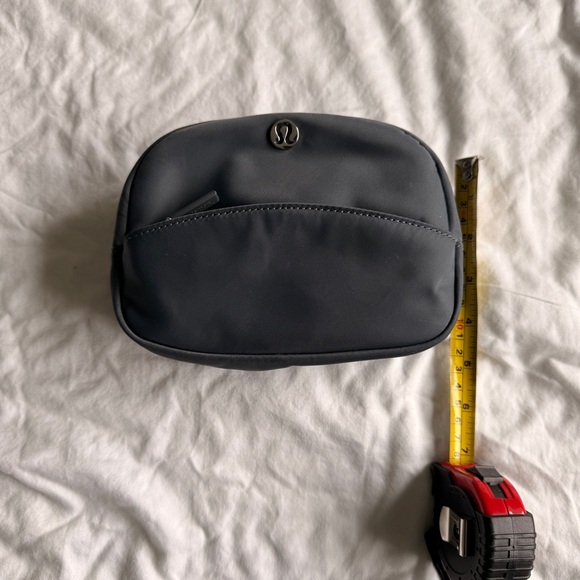 Lululemon City Essentials Pouch | Navy Blue | 2L Mini | - Picture 3 of 7